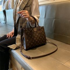 真皮女包2021新款时尚休闲大容量托特包大气手提单肩包潮 深咖色